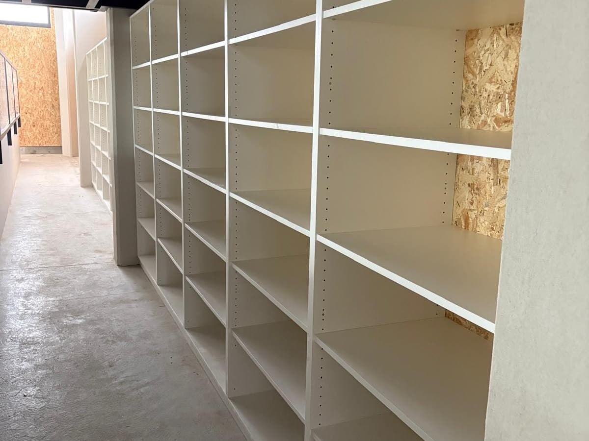 Bibliothèque sur mesure toute hauteur
